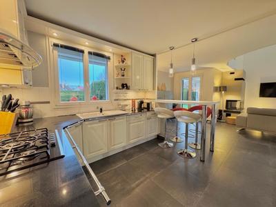 Maison - 213 m² - 7 pièces