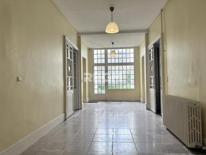 Maison - 341 m² - 9 pièces