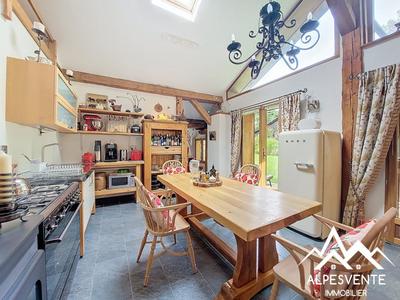 Maison - 249 m² - 9 pièces