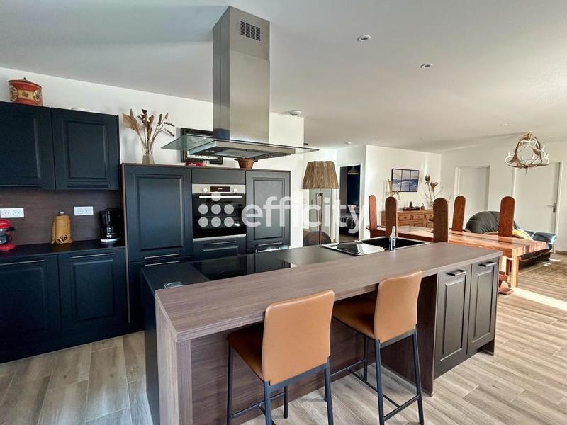 Maison - 137 m² - 7 pièces