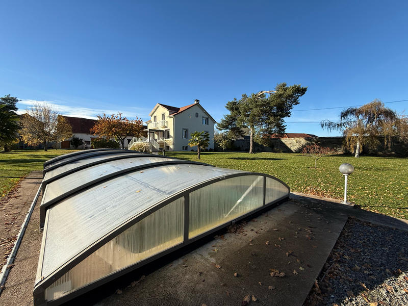 Propriété - 220 m² - 8 pièces