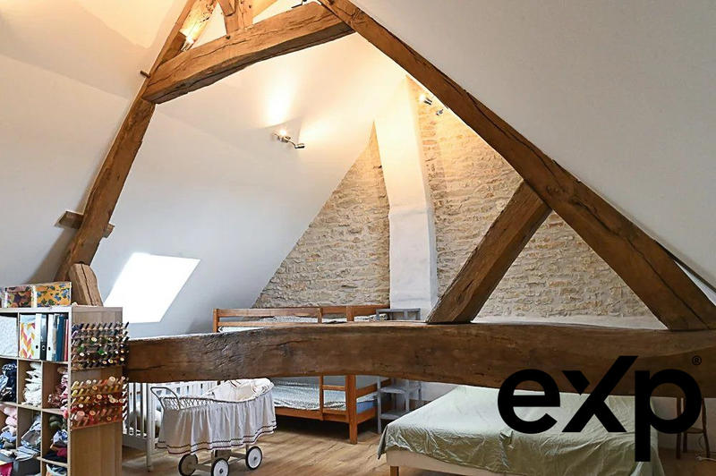 Maison - 330 m² - 13 pièces