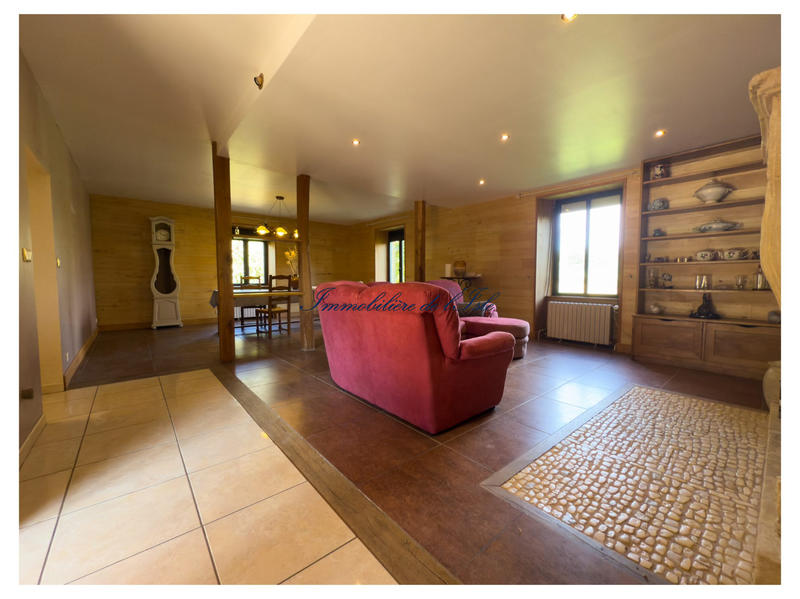 Maison - 236 m² - 9 pièces