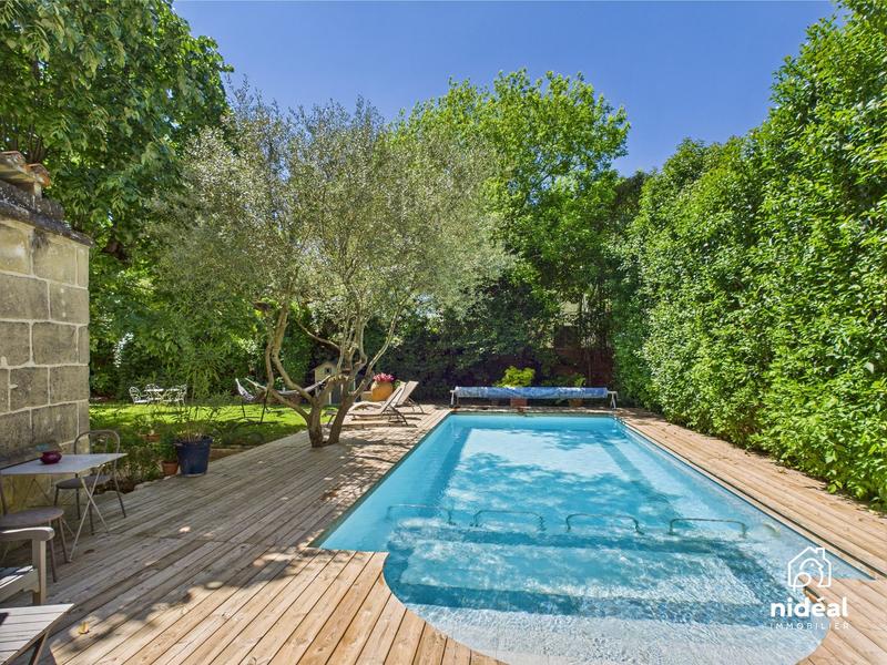 Maison - 270 m² - 15 pièces