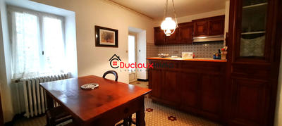 Maison - 220 m² - 10 pièces