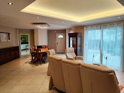 Maison - 181 m² - 8 pièces