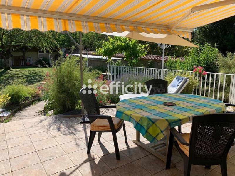 Pavillon - 250 m² - 7 pièces