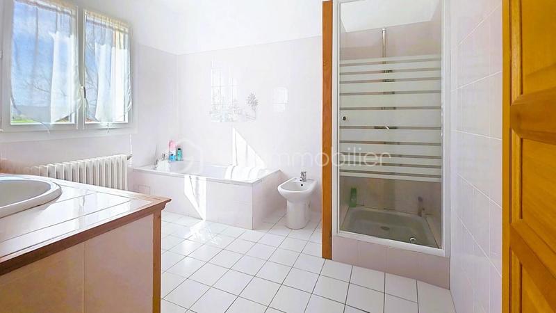 Villa - 205 m² - 9 pièces