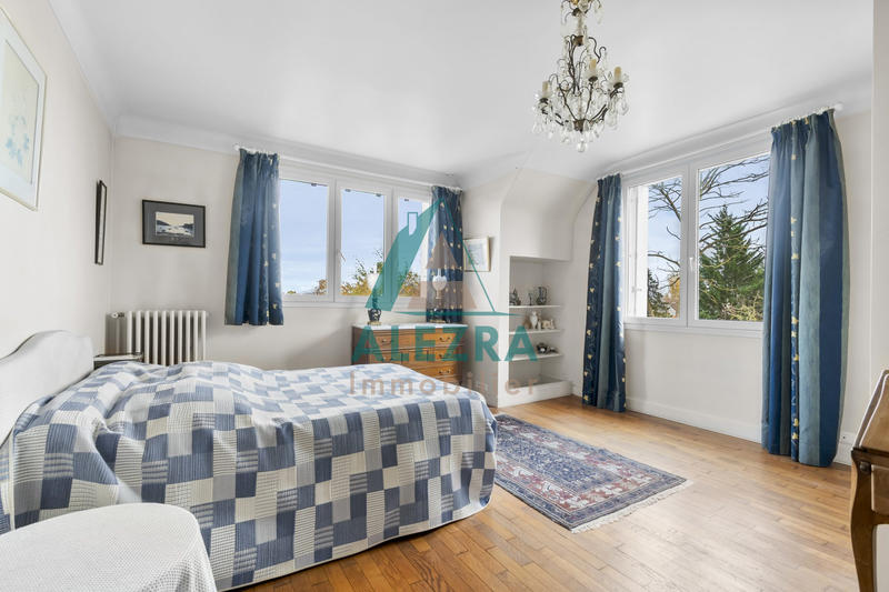 Maison - 180 m² - 7 pièces