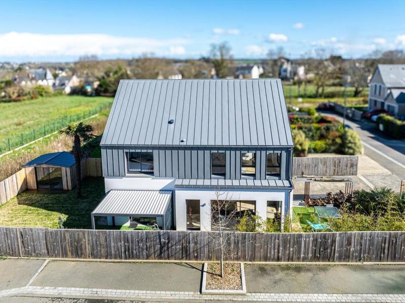 Maison - 200 m² - 7 pièces