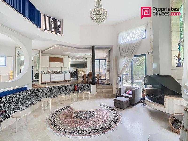 Maison - 365 m² - 12 pièces