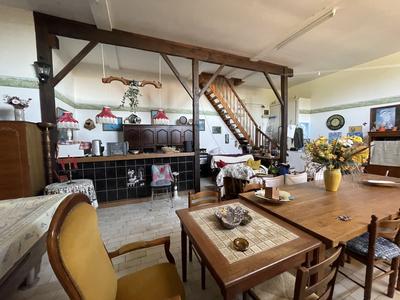 Maison - 167 m² - 4 pièces