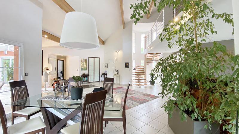 Maison contemporaine - 330 m² - 7 pièces