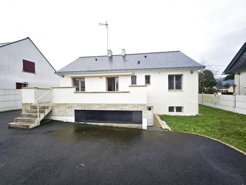 Maison - 110 m² - 9 pièces