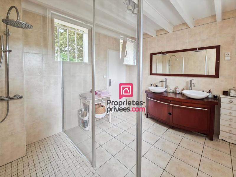 Maison - 225 m² - 8 pièces