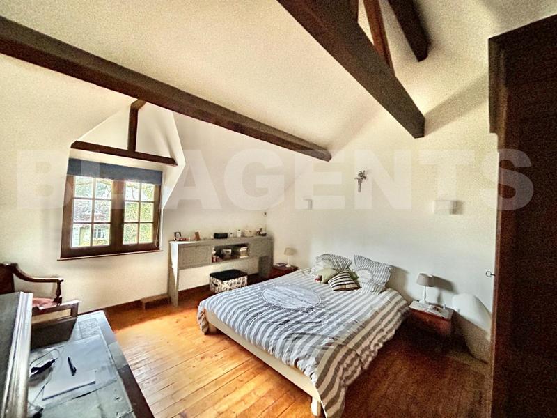 Maison - 360 m² - 13 pièces