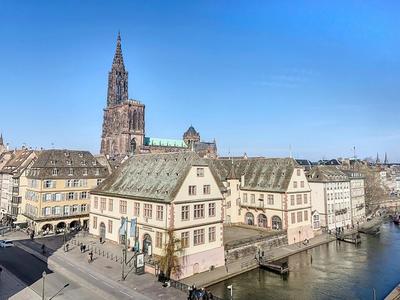 Local d'activité / Entrepôt - 348 m² - 14 pièces