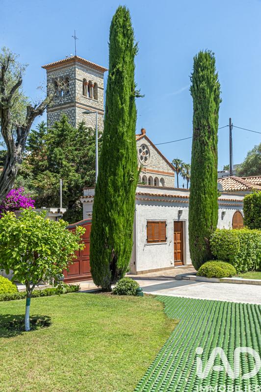 Maison - 555 m² - 15 pièces