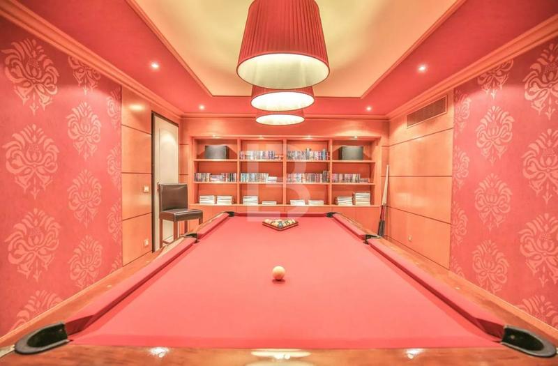 Villa - 460 m² - 9 pièces