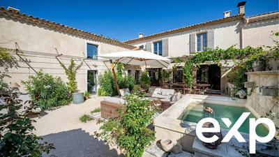 Maison traditionnelle - 252 m² - 7 pièces