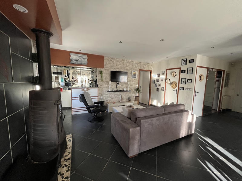 Maison - 220 m² - 9 pièces