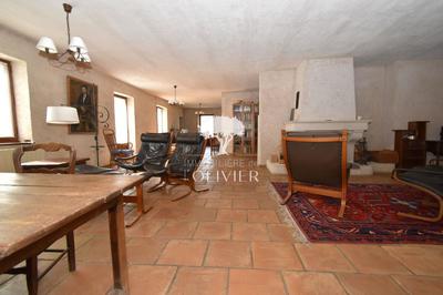Propriété - 174 m² - 6 pièces