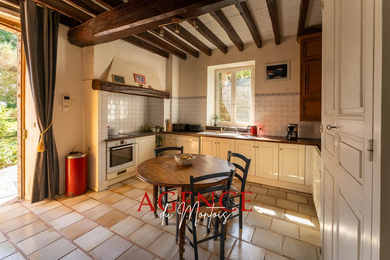 Propriété - 230 m² - 6 pièces