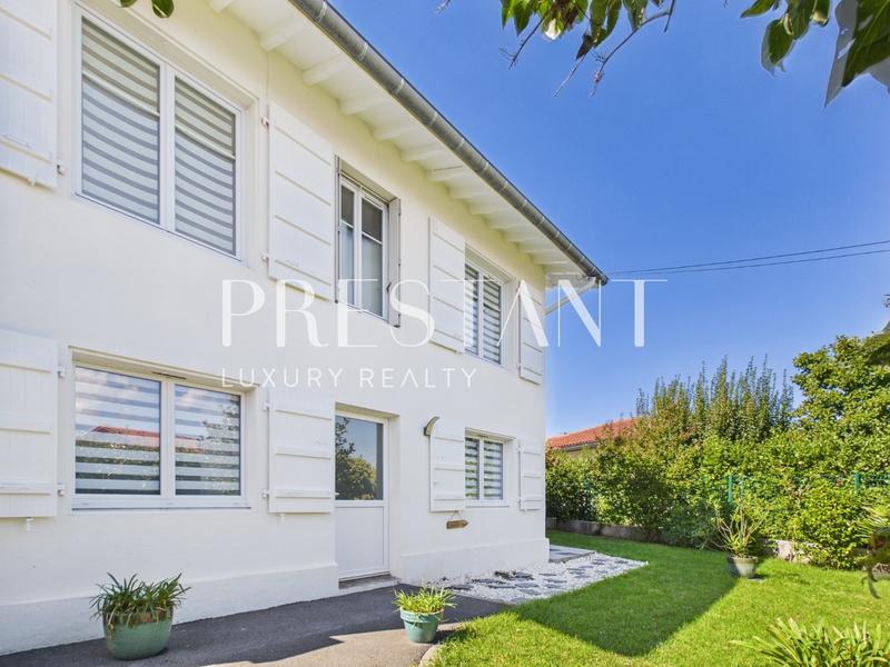 Maison - 180 m² - 5 pièces