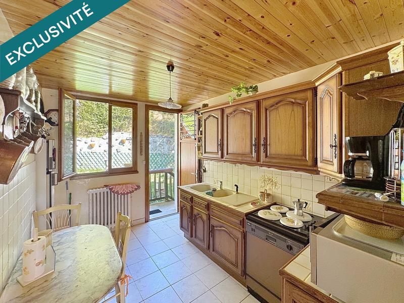 Maison - 221 m² - 8 pièces