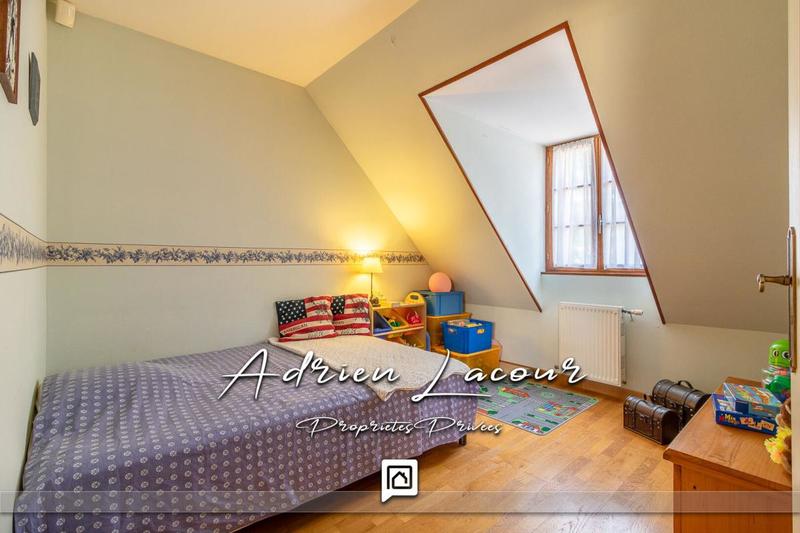 Maison - 242 m² - 10 pièces