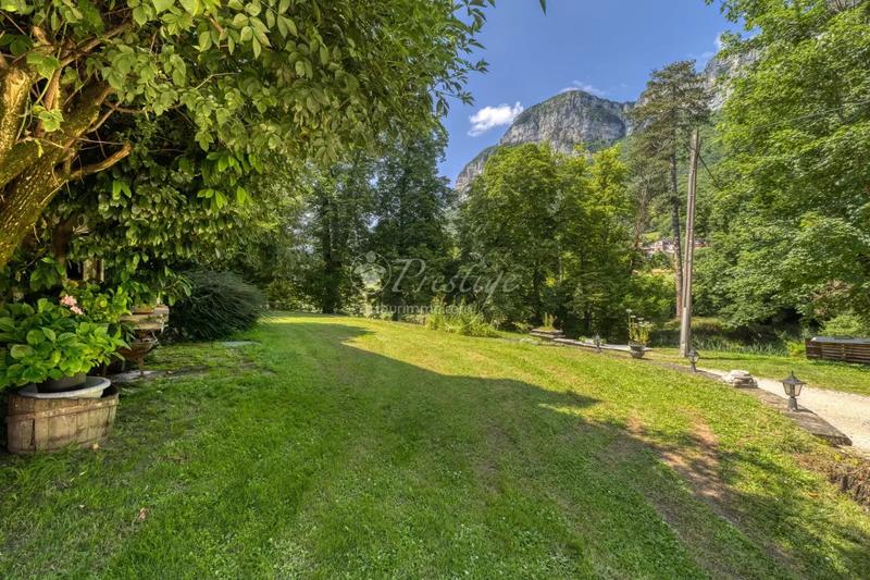 Maison - 500 m² - 10 pièces