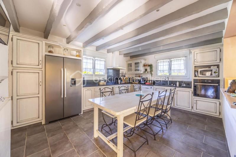 Maison - 250 m² - 9 pièces