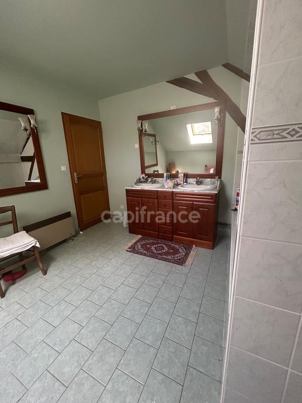 Maison - 143 m² - 9 pièces