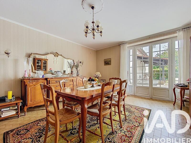 Maison - 267 m² - 9 pièces