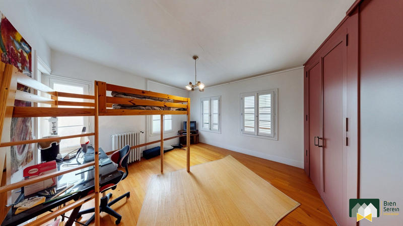 Maison - 247 m² - 8 pièces