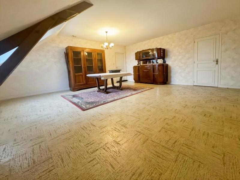 Propriété - 225 m² - 8 pièces