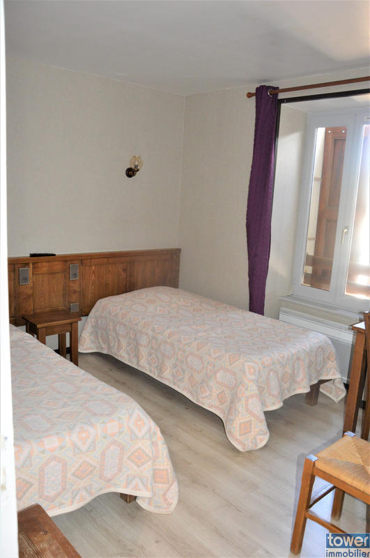 Maison - 300 m² - 13 pièces