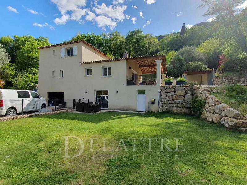 Maison - 180 m² - 8 pièces