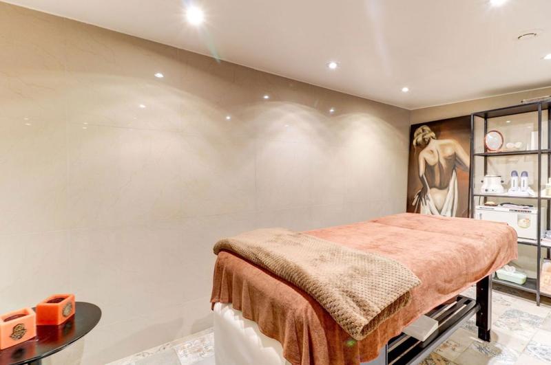 Beauté / Bien-être - 175 m² - 8 pièces
