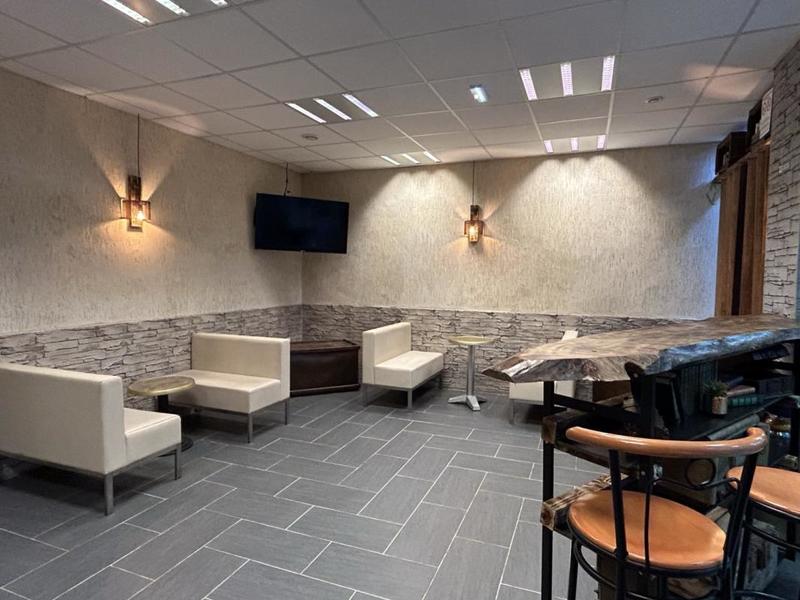 Local commercial - 438 m² - 5 pièces