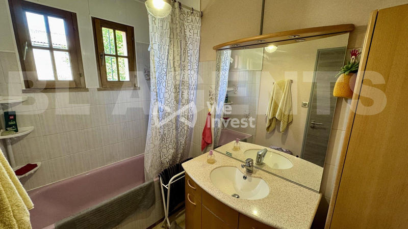 Maison - 121 m² - 8 pièces