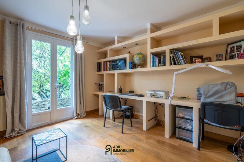 Maison - 210 m² - 6 pièces