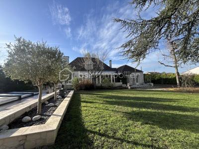 Demeure - 205 m² - 6 pièces