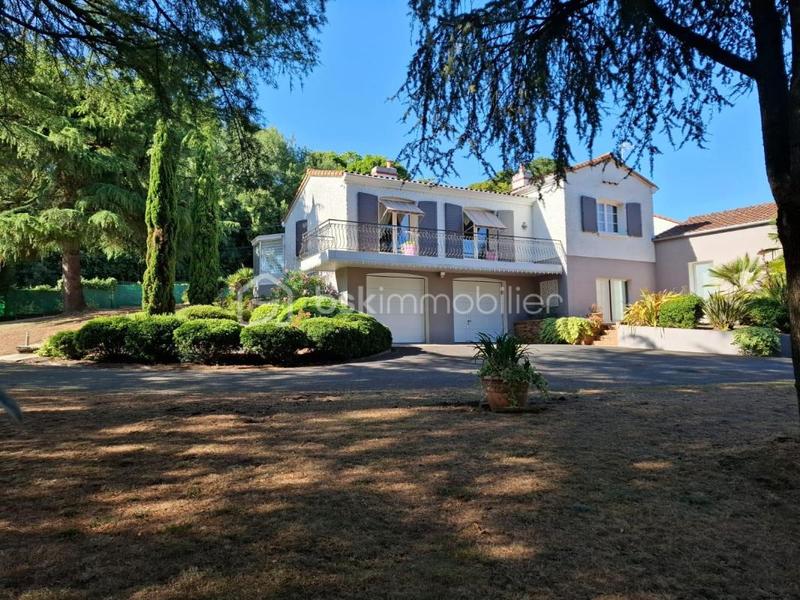 Maison traditionnelle - 136 m² - 6 pièces