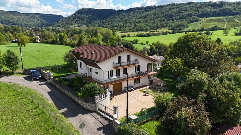 Maison - 211 m² - 13 pièces