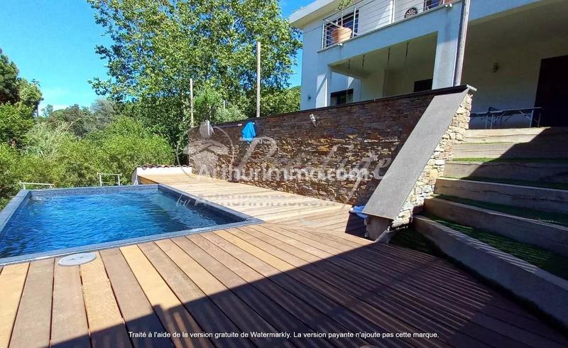 Maison - 140 m² - 5 pièces