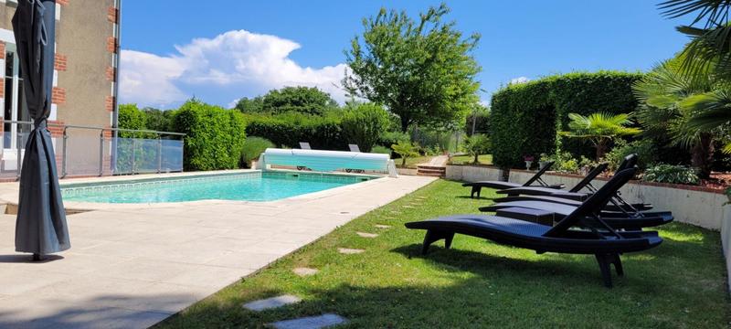 Propriété - 221 m² - 9 pièces