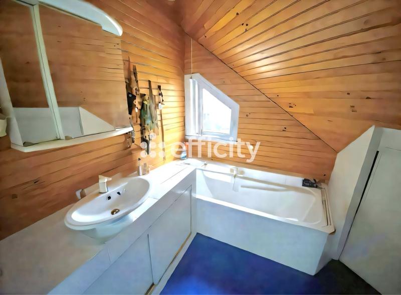 Maison - 236 m² - 7 pièces