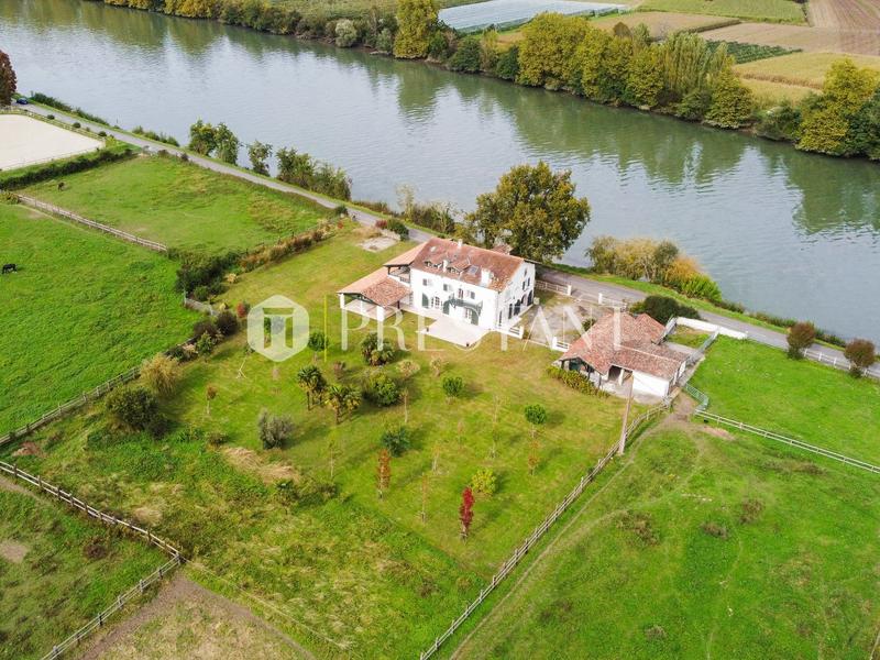 Maison - 410 m² - 10 pièces