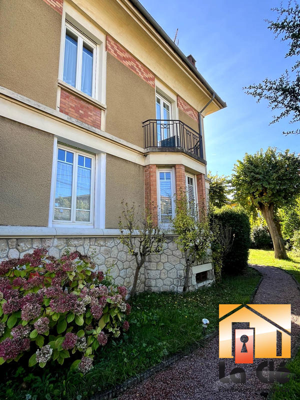 Maison ancienne - 217 m² - 9 pièces